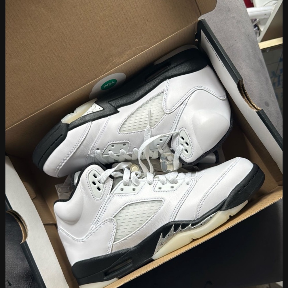 Jordan Men's Sneakers in White and Black